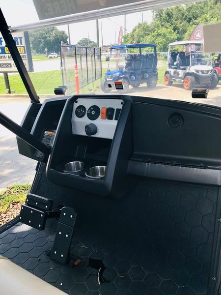 2024 E-Z-Go Express S4 Gas – Bright White – Atlanta, Georgia 4 2024 E-Z-Go Express S4 Gas Bright White Dashboard – Atlanta, Ga