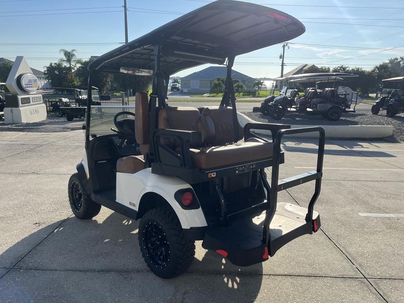 2026 E-Z-Go Freedom Rxv Elite Lithium Bright White 4-Passenger Electric Golf Cart Columbus Oh 2 Bside Profile Of The 2026 E-Z-Go Freedom Rxv Elite Lithium Bright White Golf Cart In Columbus Ohio